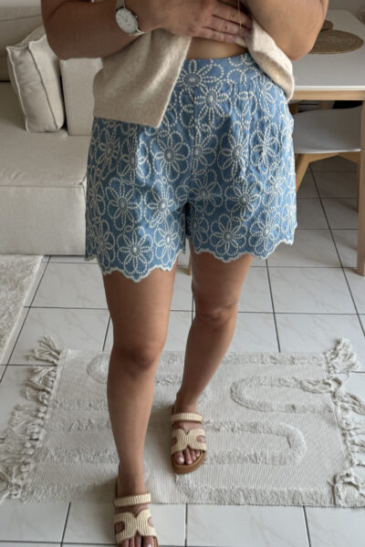 Short 100% coton bleu fleurs brodés