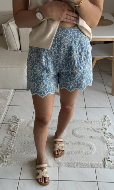 Short 100% coton bleu fleurs brodés