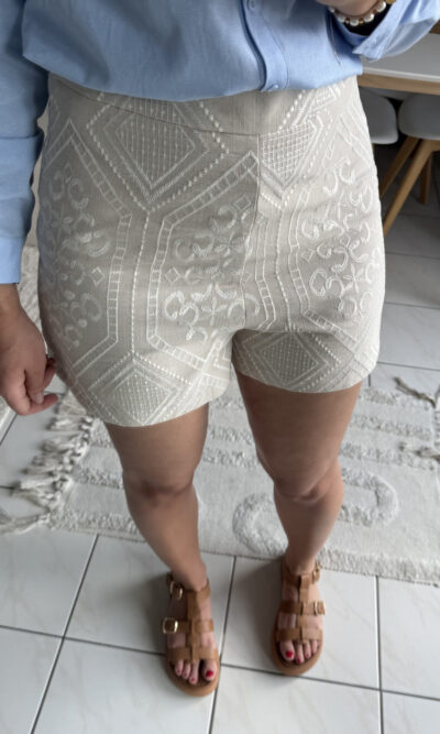 Short beige lin coton motifs brodés