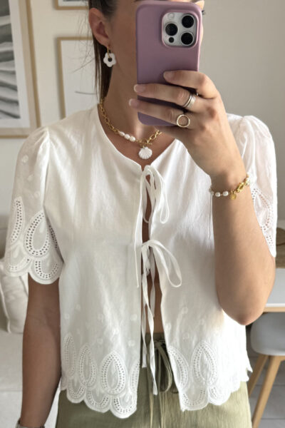 Blouse blanche 100% coton broderie et nœuds à nouer