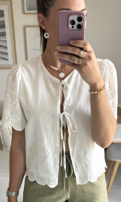 Blouse blanche 100% coton broderie et nœuds à nouer