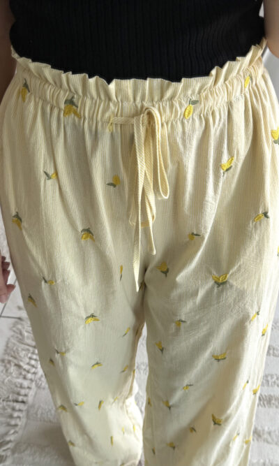 Pantalon ample jaune motifs citrons