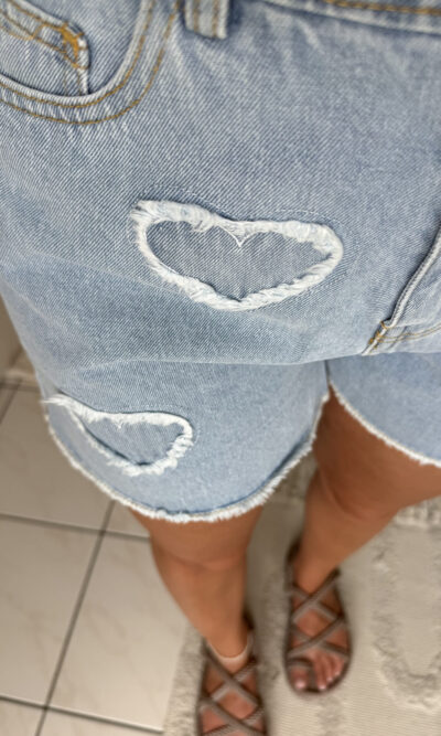 Short en jean 100% coton motifs coeurs