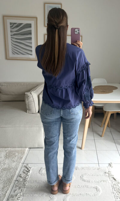 Blouse bleu marine avec broderie et nœuds à nouer