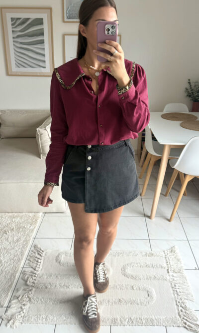 Chemise bordeaux col claudine et détails léopard