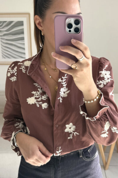 Chemise marron fleurs brodées