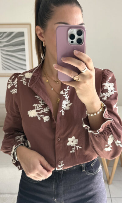 Chemise marron fleurs brodées