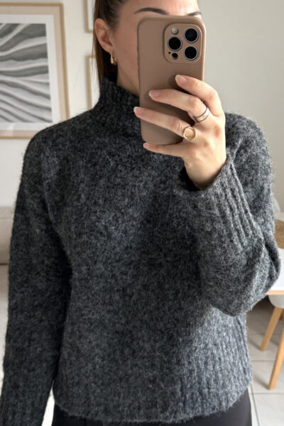 Pull gris foncé col cheminée