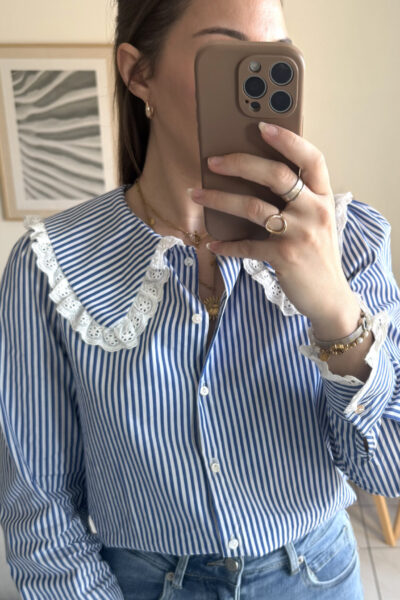 Chemise 100% coton à rayures bleues, col Claudine et détails broderies