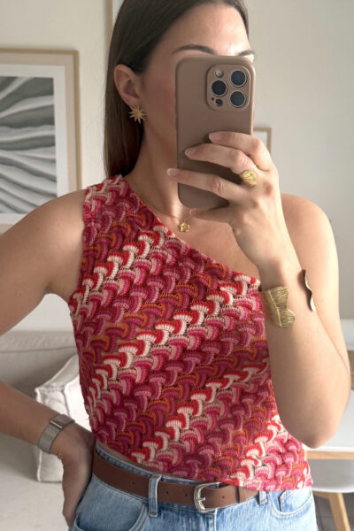 Top asymétrique rouge et rose, tissu filet