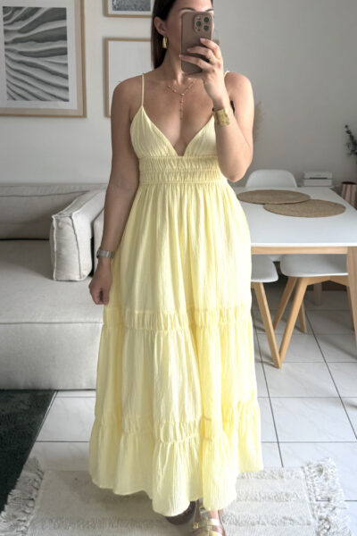 Robe longue jaune beurre gaze de coton, décolleté plongeant et dos nu
