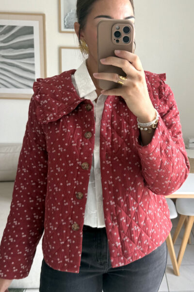 Veste matelassée 100% coton, rouge bordeaux, motifs fleurs et col claudine