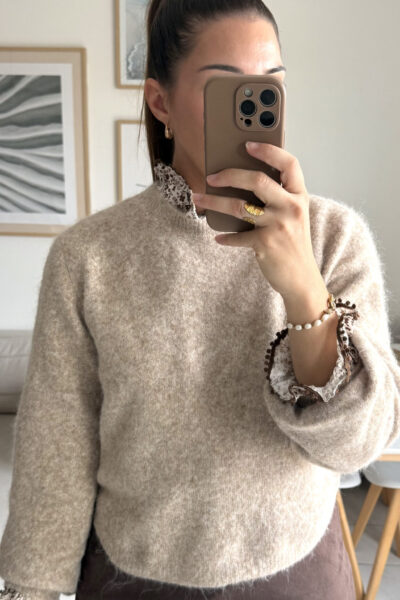 Pull beige doux avec laine et boutons latéraux